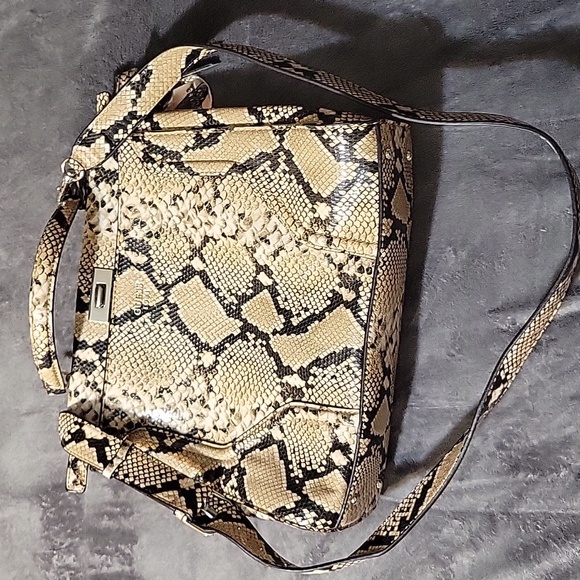 Guess purse - Picture 3 of 5